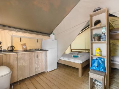campsite-park-umag-safari-tent-comfort-interior-kitchen-bedrooms