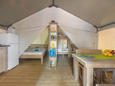 campsite-park-umag-safari-tent-comfort-interior-kitchen-i