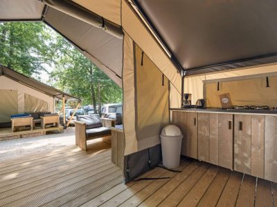 campsite-park-umag-safari-tent-comfort-kitchen