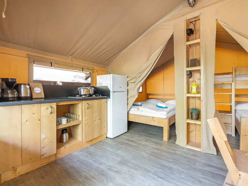 campsite-polari-safari-tent-lodge-5-person-kitchen