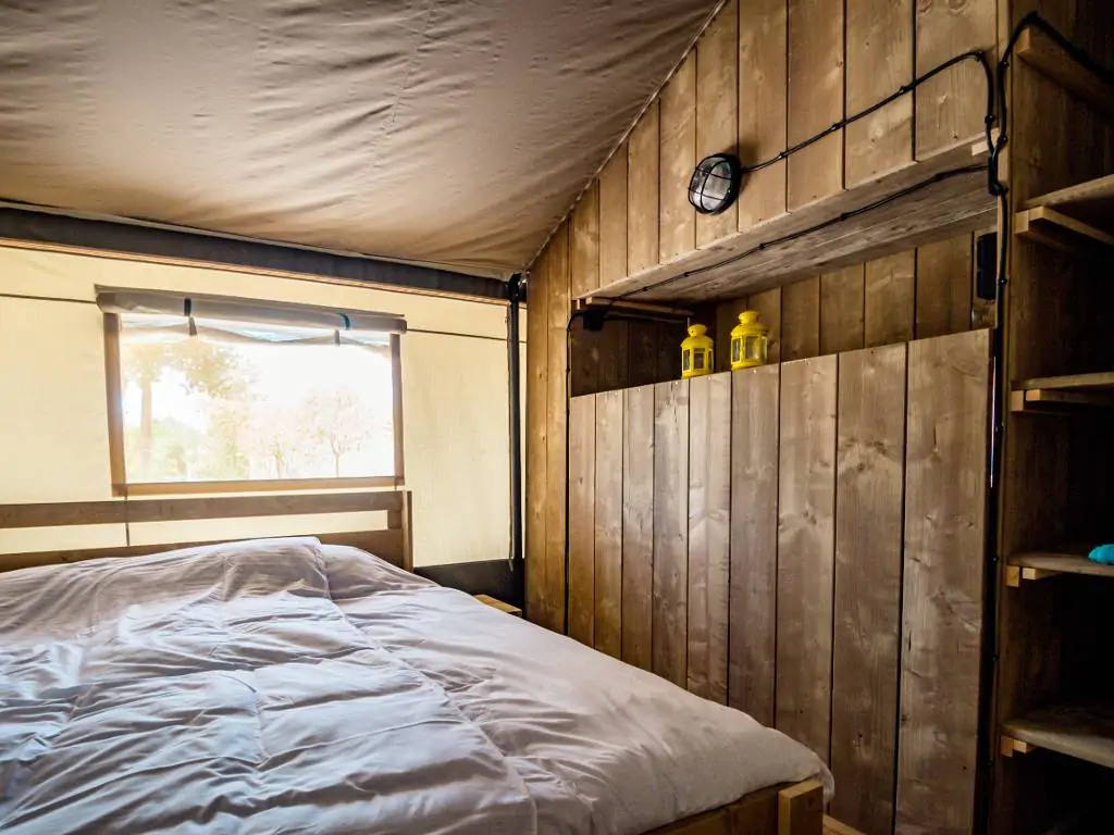 campsite-polari-safari-tent-s-6-p-bedroom