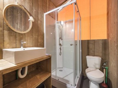 campsite-polari-safari-tent-s-airco-4-persons-bathroom