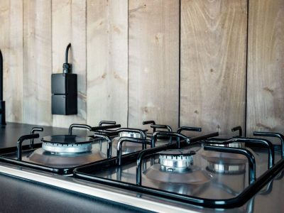 campsite-polari-safari-tent-s-airco-4-persons-kitchen