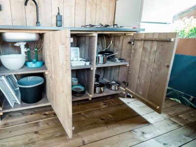 campsite-polari-safari-tent-s-airco-4-persons-kitchen-iii