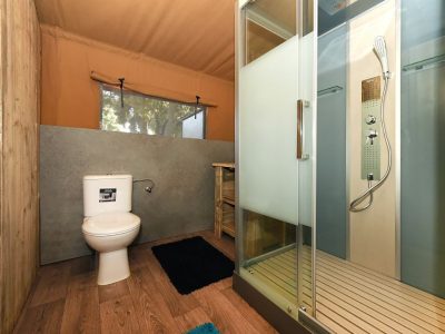 campsite-stoja-two-bedroom-glamping-tent-interior-bathroom