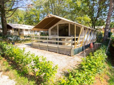 campsite-valkanela-safari-tent-s-exterior-glamping