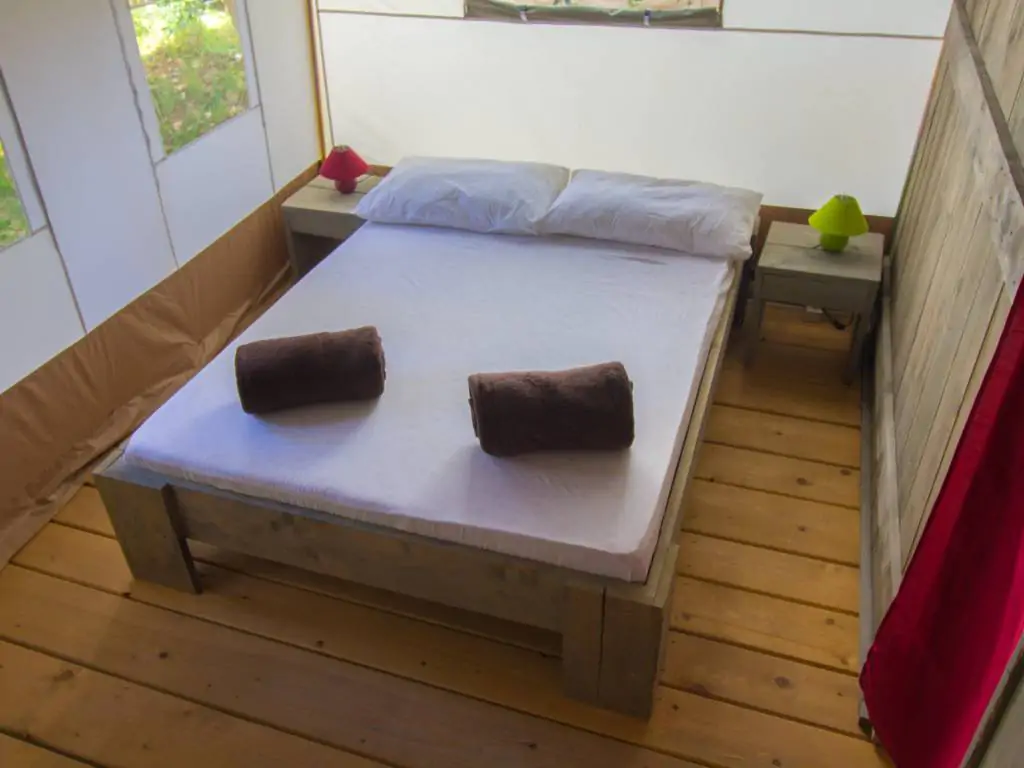 campsite-valkanela-safari-tent-s-interior-double-beds
