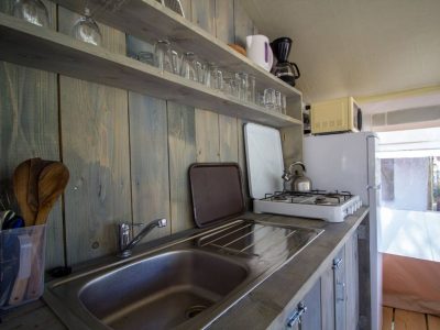campsite-valkanela-safari-tent-s-interior-kitchen-top