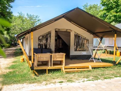 campsite-valkanela-safari-tent-comfort-exterior-front-view