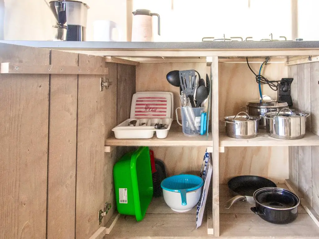 campsite-zelena-laguna-safari-tent-comfort-interior-cutlery