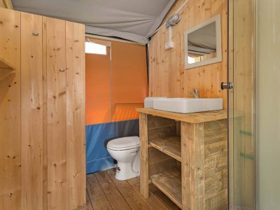 fkk-naturist-campsite-ulika-safari-tent-s-arico-interior-bathroom