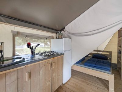 fkk-solaris-safaritent-comfort-kitchen