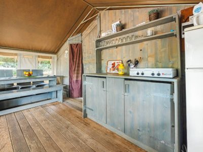 fkk-solaris-safaritent-kitchen