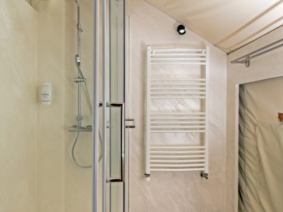 floria-premium-tent-private-interior-bathroom-heat-rack-albia
