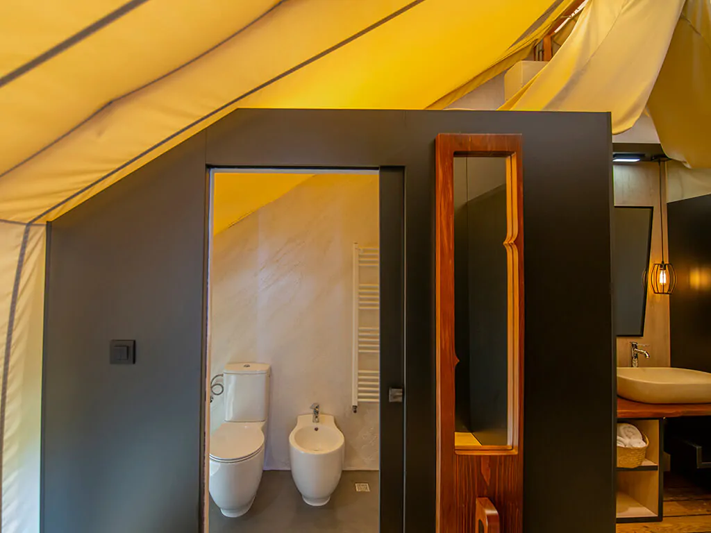 floria-premium-tent-private-interior-toilet-albia