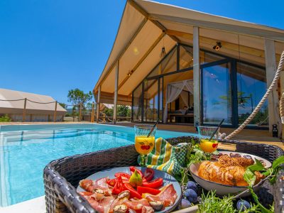floria-premium-tent-private-pool-floating-breakfast-albia
