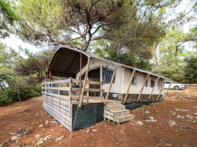 koversada-luxury-safari-tent-exeterior-front-view