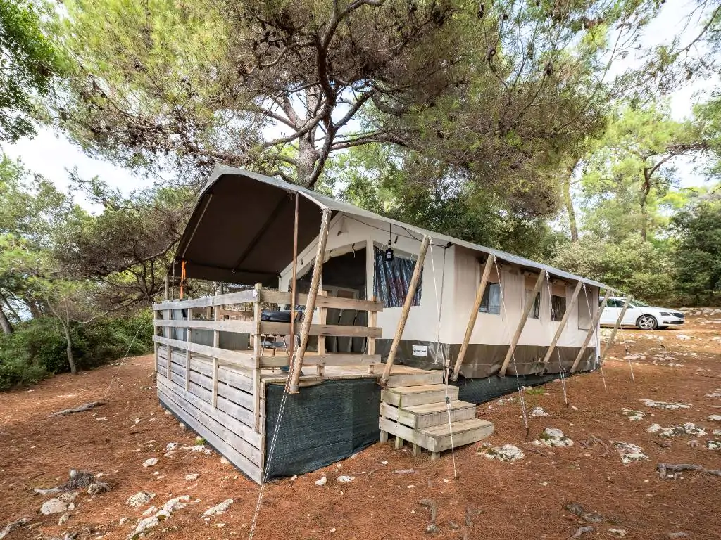 koversada-luxury-safari-tent-exeterior-front-view