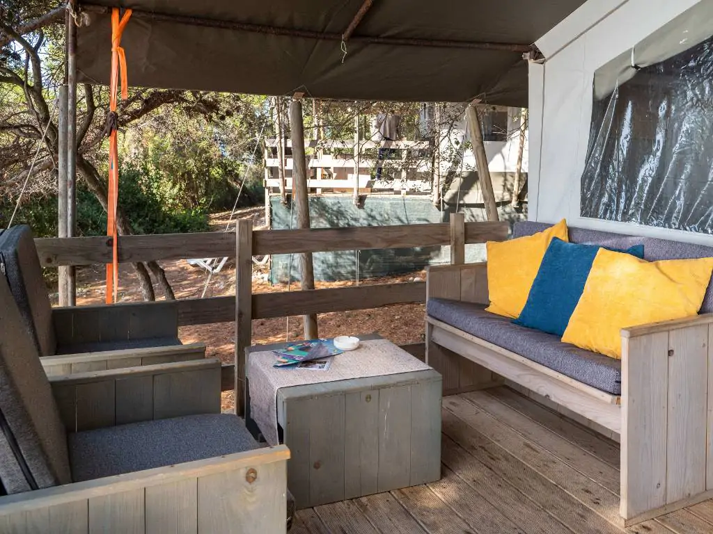 koversada-luxury-safari-tent-exterior-lounge-set