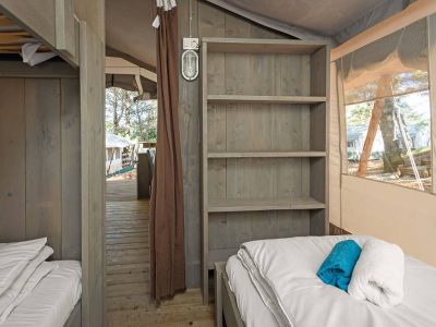 lanterna-safari-tent-for-5-interior-single-beds