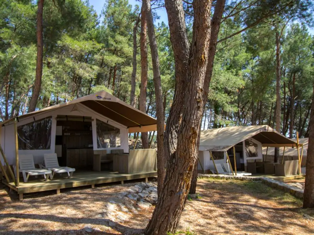 valamar-camping-krk-luxury-safari-tent-exterior