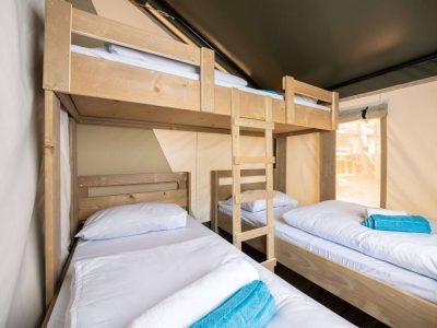 valamar-camping-krk-safari-tent-comfort-bedroom-single-beds
