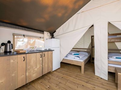 valamar-camping-krk-safari-tent-comfort-kitchen-bedrooms