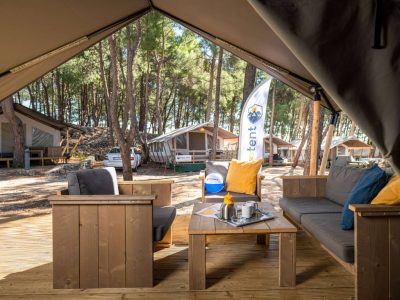valamar-camping-krk-safari-tent-comfort-lounge-set