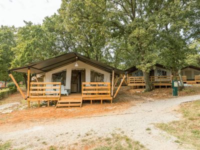 valkanela-safari-tent-s-airco-6-exterior-front-view
