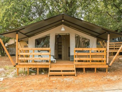 valkanela-safari-tent-s-airco-6-front-view-ii
