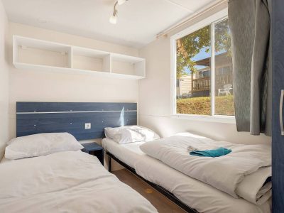 zelena-laguna-mobile-home-capri-bedroom