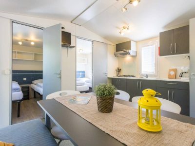 zelena-laguna-mobile-home-capri-interior-dining-table