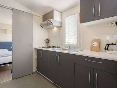 zelena-laguna-mobile-home-capri-interior-kitchen