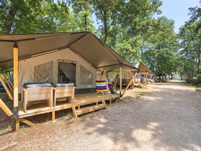 camping-aminess-maravea-safaritent-comfort-exterior-side-view
