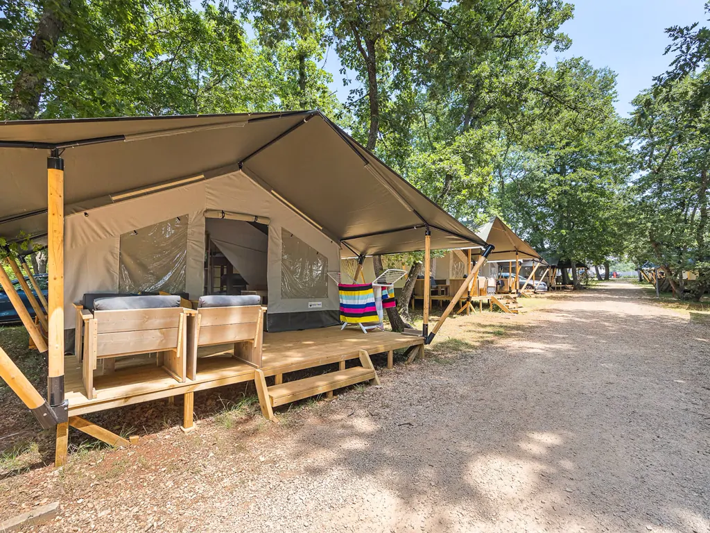 camping-aminess-maravea-safaritent-comfort-exterior-side-view