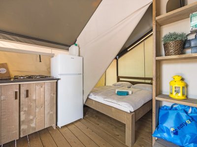 camping-aminess-maravea-safaritent-comfort-interior-bedroom