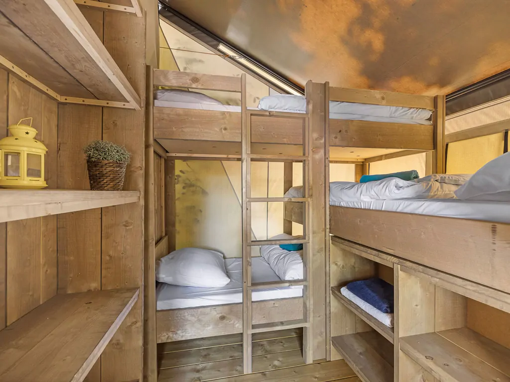 camping-aminess-maravea-safaritent-comfort-interior-bunk-beds