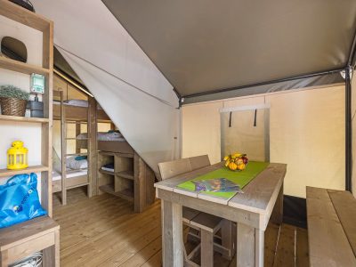camping-aminess-maravea-safaritent-comfort-interior-terrace-table