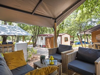 camping-aminess-maravea-safaritent-s-4-persons-exterior-loungeset