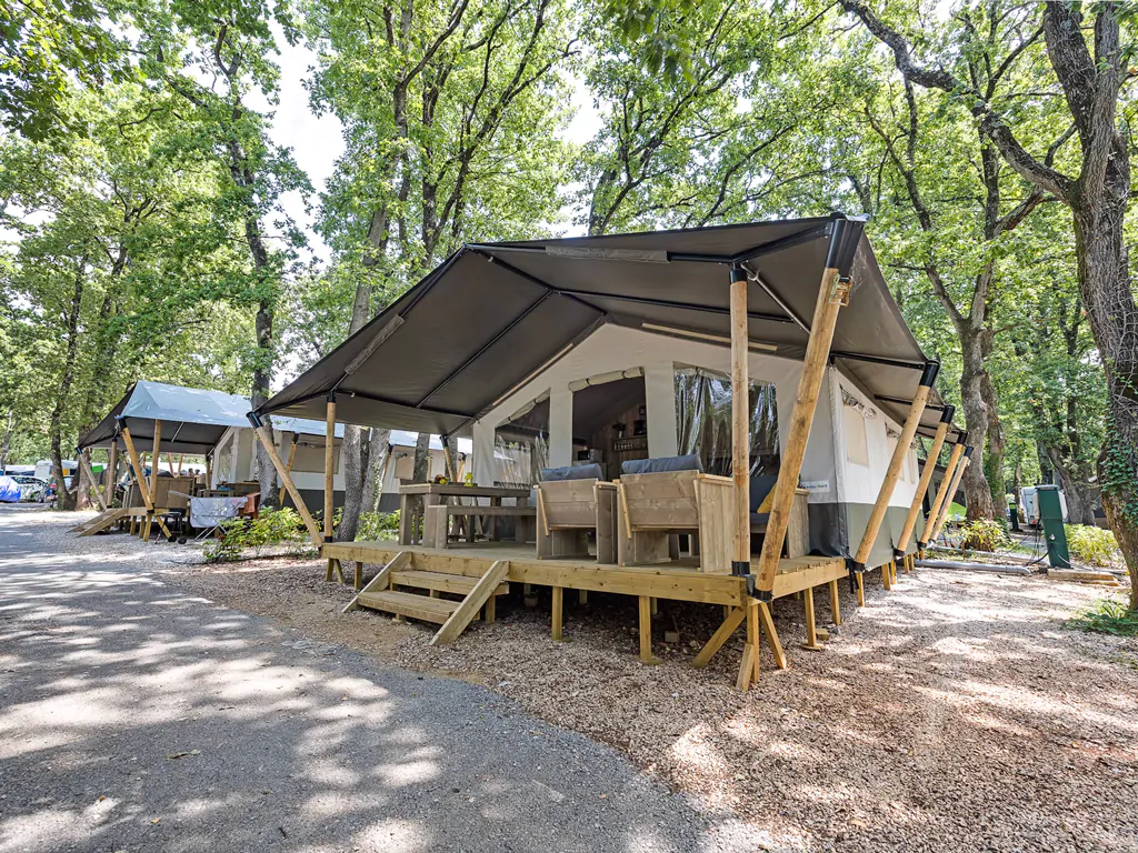 camping-aminess-maravea-safaritent-s-6-persons-exterior-side-view