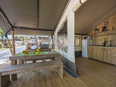 camping-aminess-maravea-safaritent-s-6-persons-exterior-terrace-view