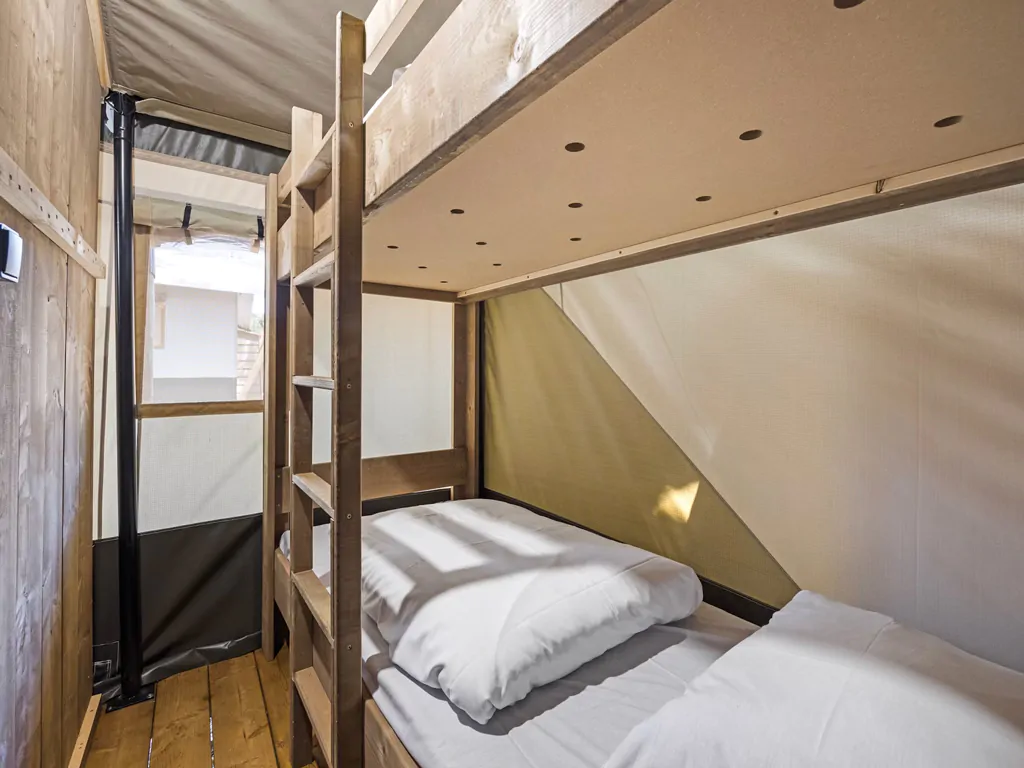 camping-aminess-maravea-safaritent-s-6-persons-interior-bunk-bed