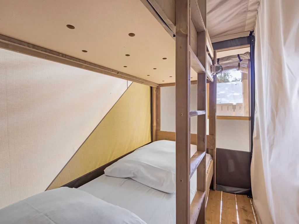 camping-aminess-maravea-safaritent-s-6-persons-interior-bunk-beds