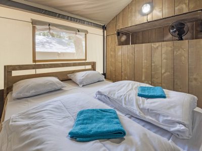camping-aminess-maravea-safaritent-s-6-persons-interior-double-bed