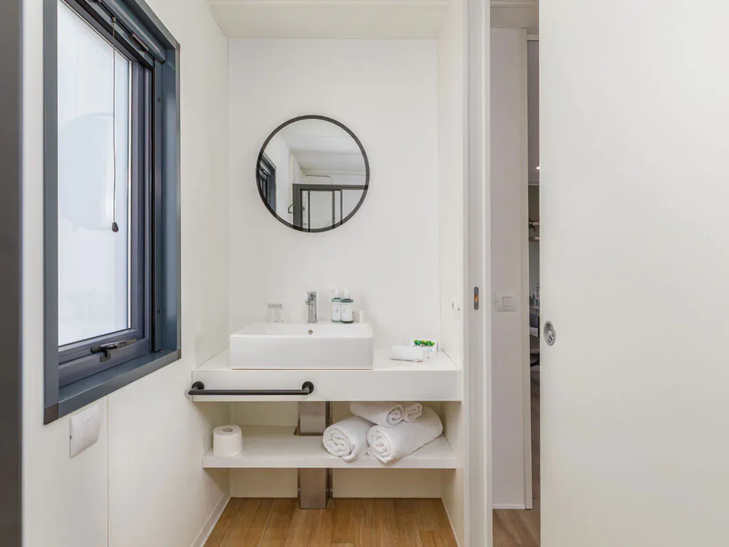camping-arena-indije-mobile-home-camping-home-interior-bathroom-sink