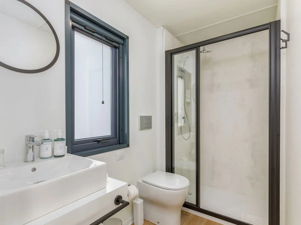 camping-arena-indije-mobile-home-camping-home-interior-bathroom