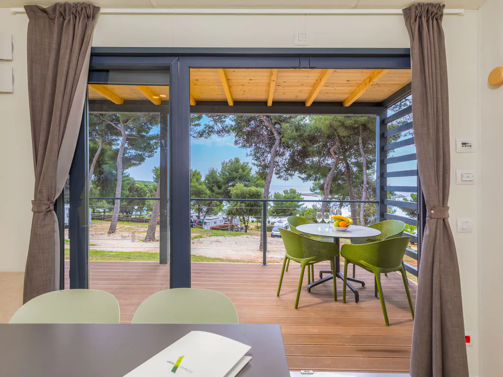 camping-arena-indije-mobile-home-camping-home-sea-side-interior-dining-area