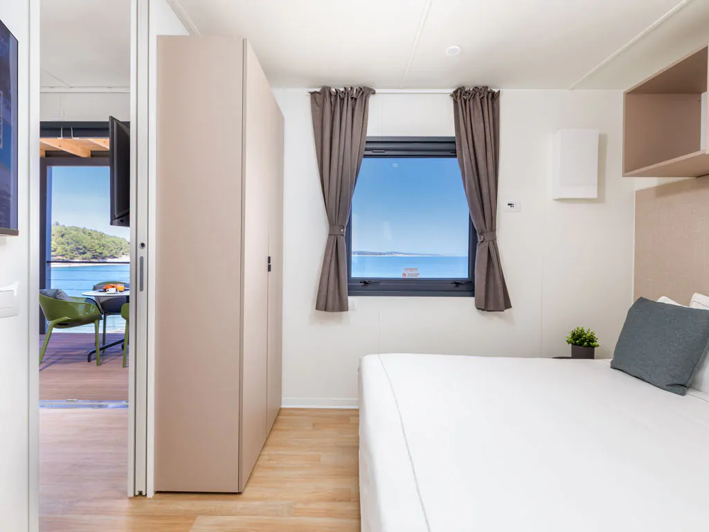 camping-arena-stupice-mobile-home-camping-home-first-row-to-the-sea-interior-bedroom-2