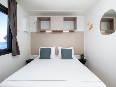 camping-arena-stupice-mobile-home-camping-home-sea-view-interior-bedroom-double-bed-2
