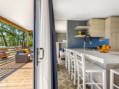 camping-bijela-uvala-easyatent-mobile-home-pula-interior-kitchen-view